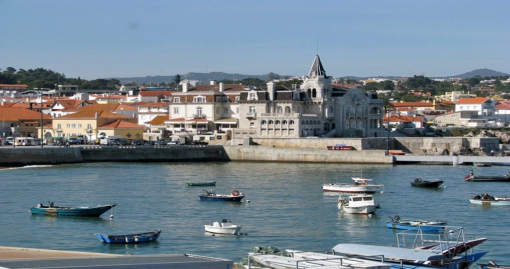 beautifull view of city of cascais and boats in the water